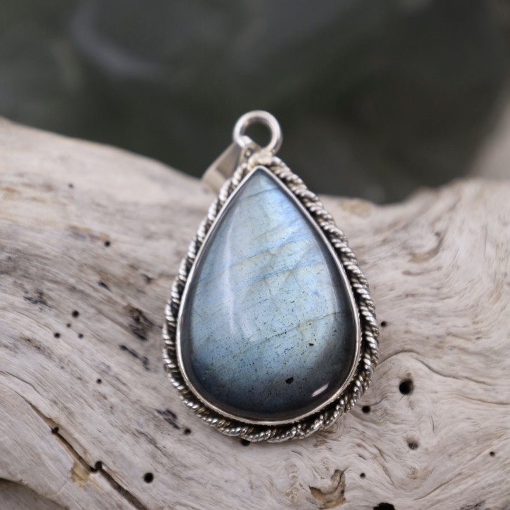 Pendentif en argent et labradorite