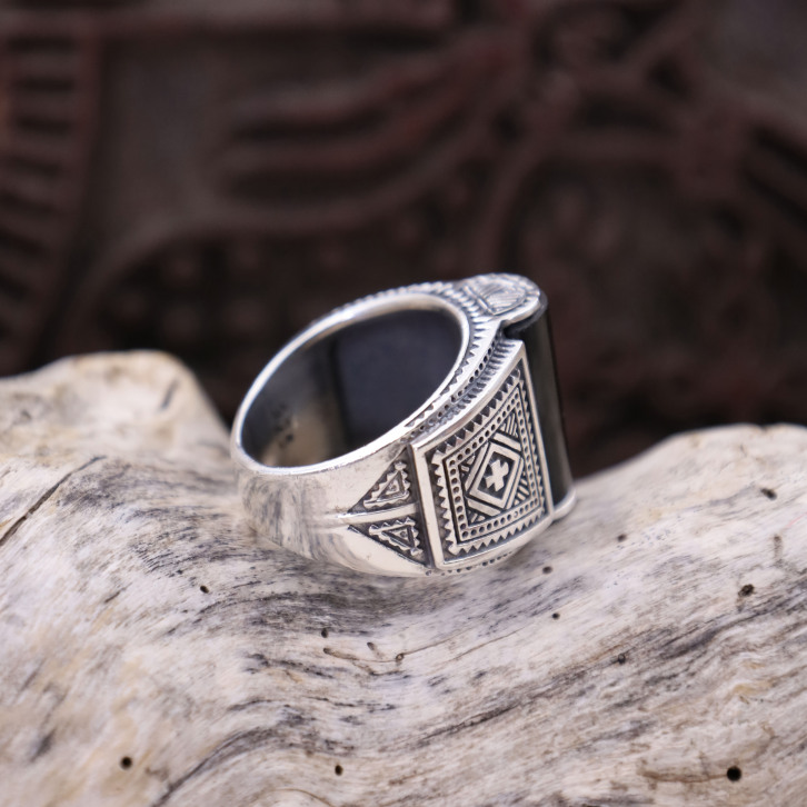 Bague en argent et obsidienne argentee