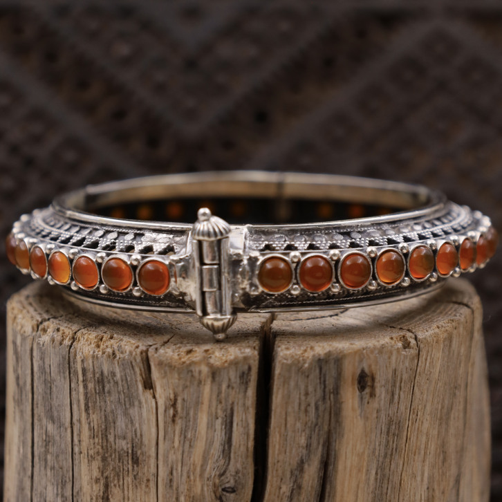 Bracelet rigide en argent et cornaline