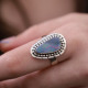 Bague en argent et opale bleue