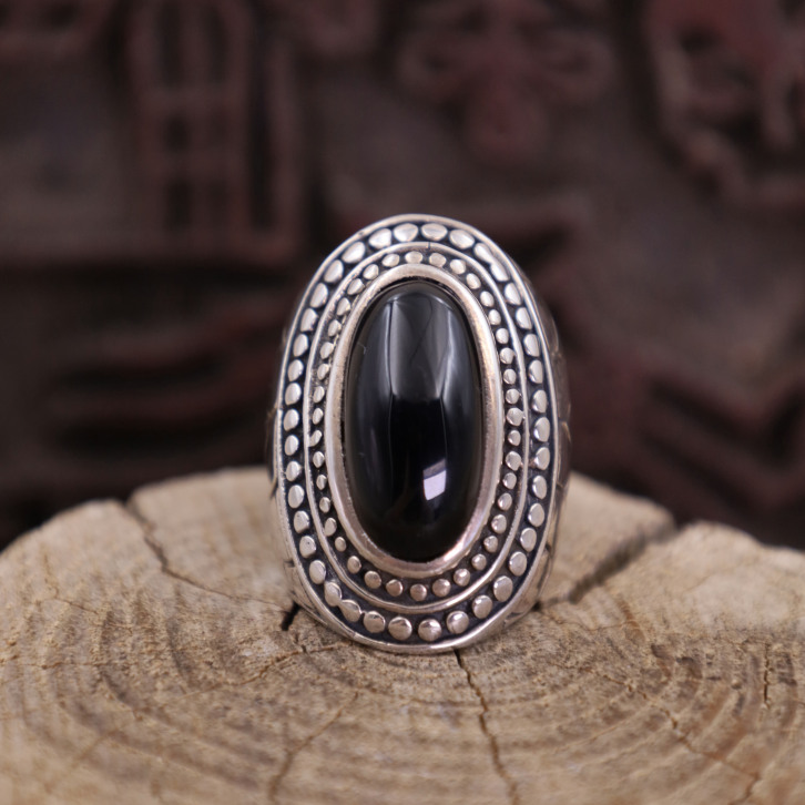 Bague en argent et onyx