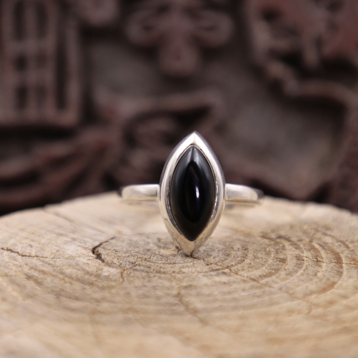 Bague en argent et onyx