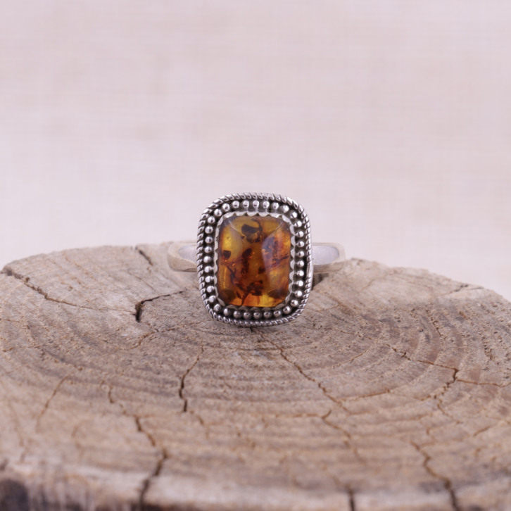 Bague en argent et ambre