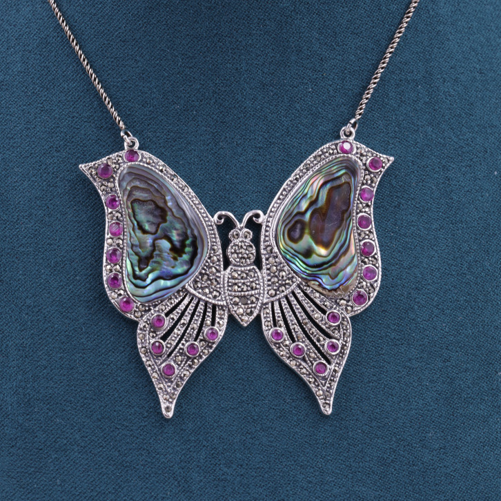 Collier en argent avec marcassites, abalone et rubis - papillon