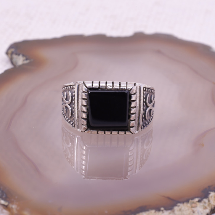 Bague en argent et onyx