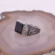 Bague en argent et onyx