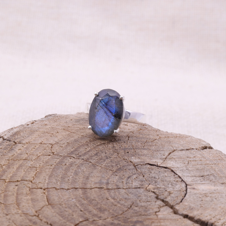 Bague en argent et labradorite