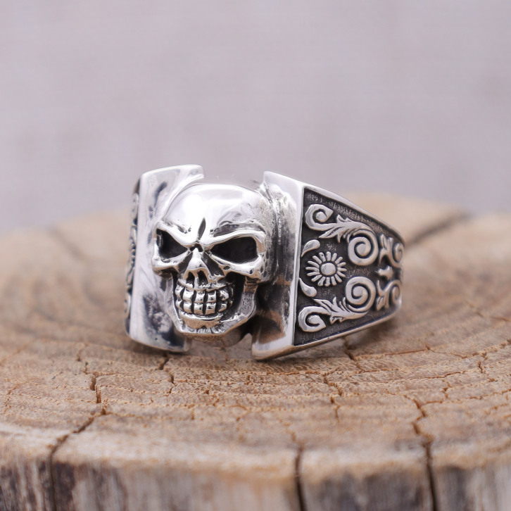 Bague en argent tête de mort